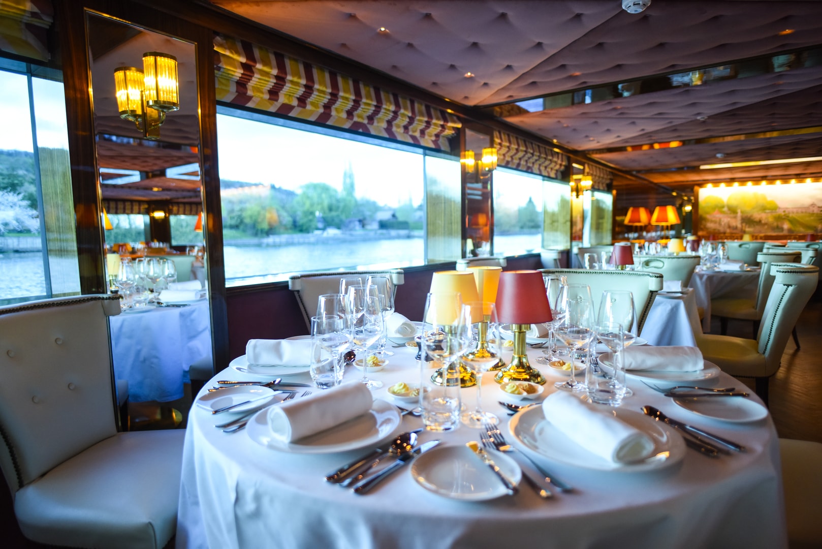 uniworld river cruise dining